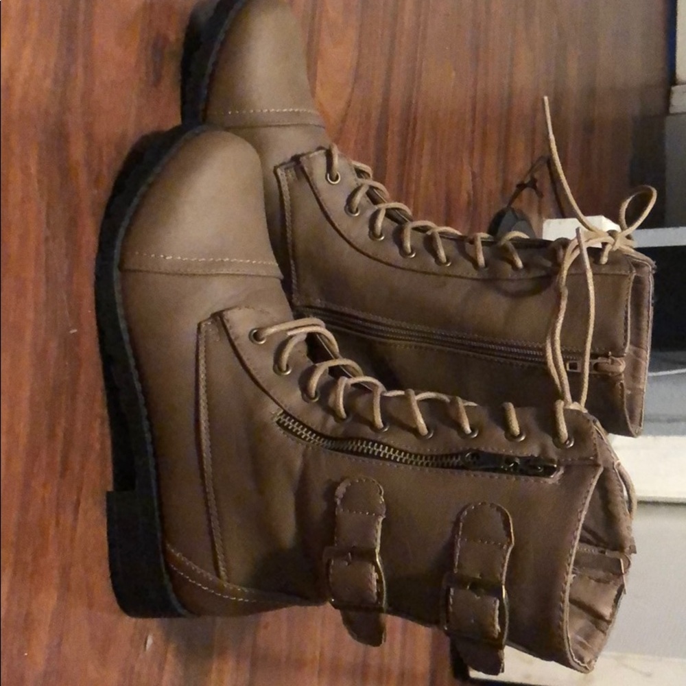 Women’s size 6 winter/ rain boots